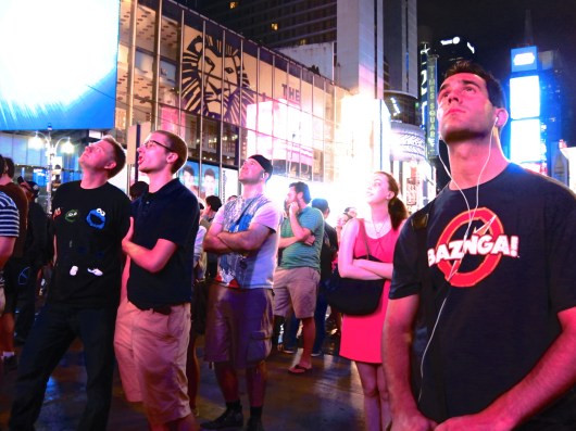 Times Square watches Curiosity rover land