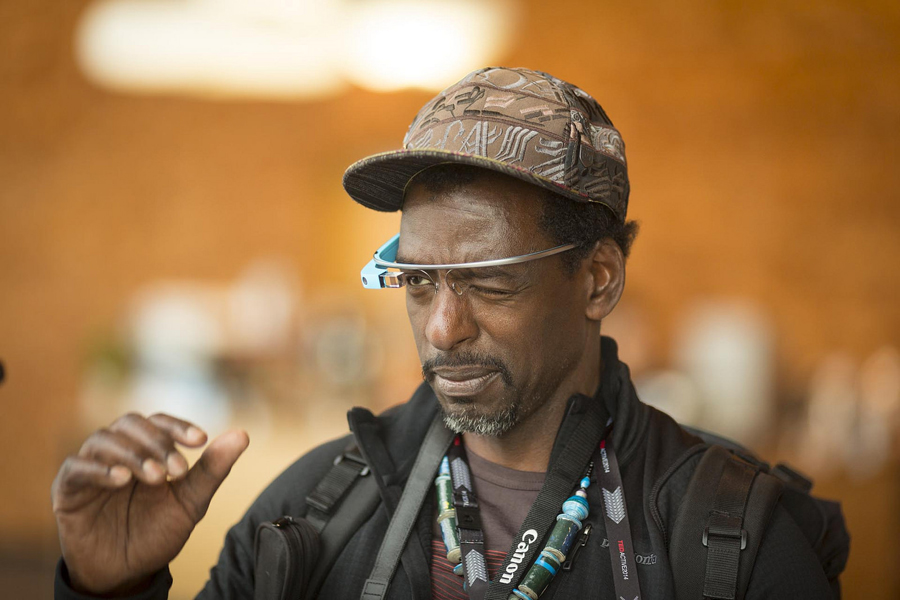 Former TED speaker Ron Finley test drives Google Glass. Free demos were available for all. Photo: Bret Hartman