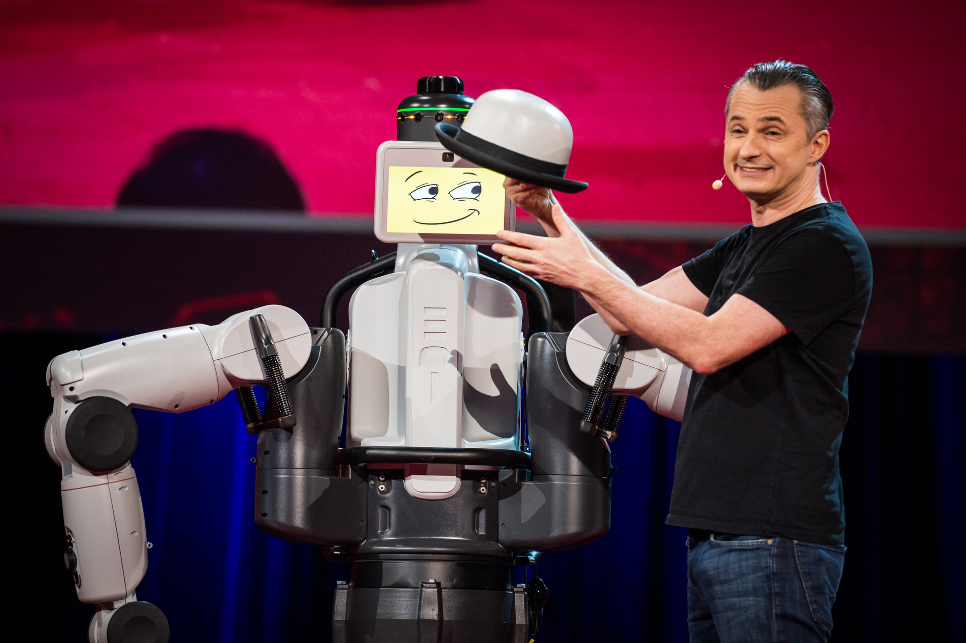 Marco Tempest and EDI the Robot. Photo: James Duncan Davidson