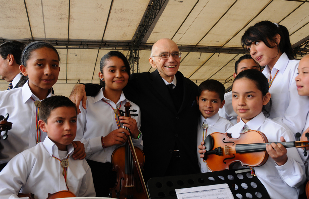 Jose Antonio Abreu made a TED Prize wish in 2009: to train 50 musicians to bring their passion for classical music to kids in their community. Thanks to this wish, more than young people  5,000 are getting a free music education across the United States. Photo: El Sistema