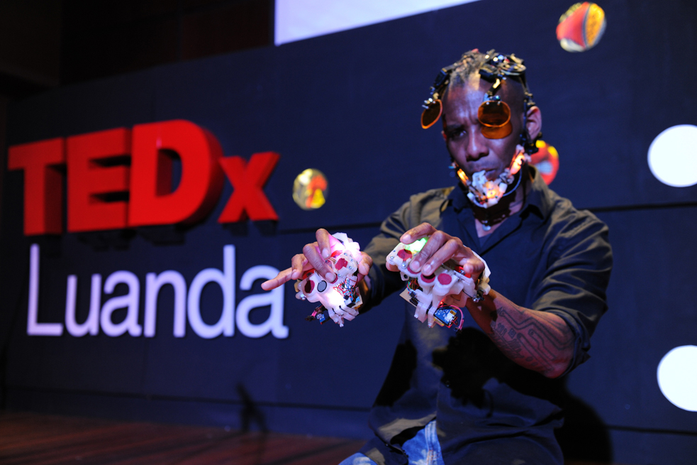 Onyx Ashanti, a sci-fi obsessed electronic jazz artist, takes the stage. Photo: Midan Studio
