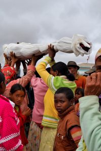 A turning of the bones ceremony in Madagascar. Photo by Hery Zo Rakotondramanana/CC BY-SA.